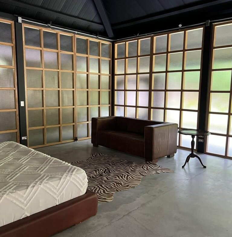768